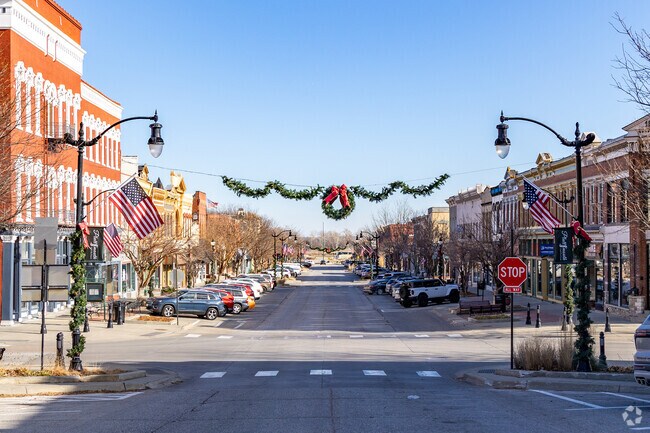 Downtown Plattsmouth decorates for the seasons.