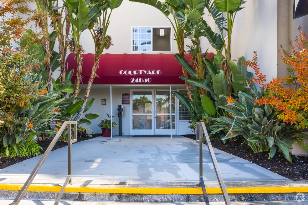 Courtyard Apartments