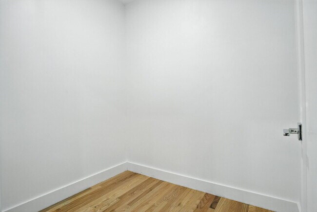 21 Regent Cir unit 6, Brookline, MA 02445 - photo 7