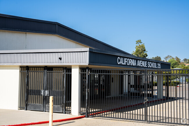 The campus is shared with California Ave. School Vista Academy Of Visual And Performing Arts.