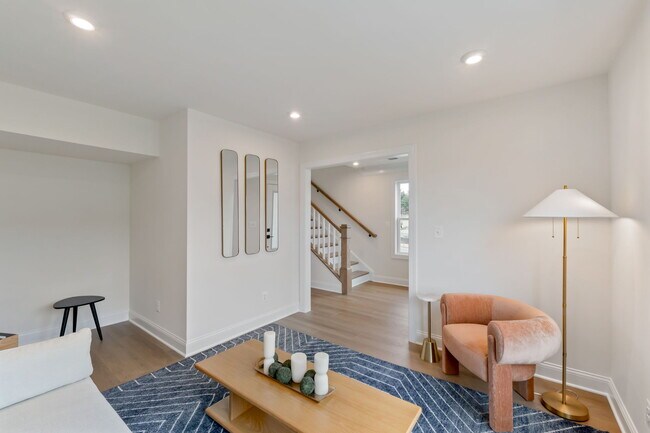 60 Ashwood Blvd unit 38506271, Charlottesville, VA 22911 - photo 5