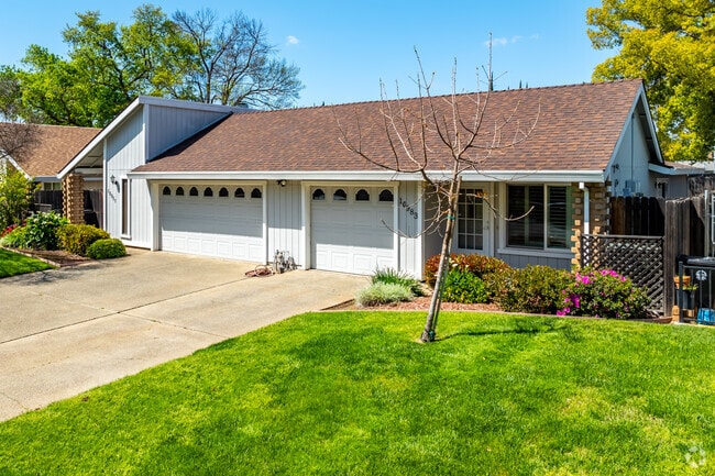 There are duplexes with single car and two car garages in Walnut Wood.