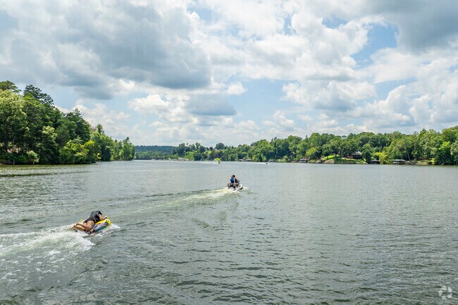 Forest Hills locals can enjoy the fun lake activities just minutes away on Lake Hickory.