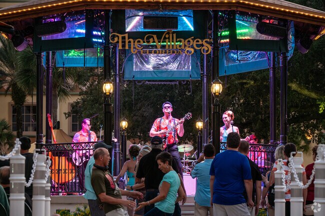 Live nightly entertainment occurs in Spanish Springs, near the Village of Glenbrook.