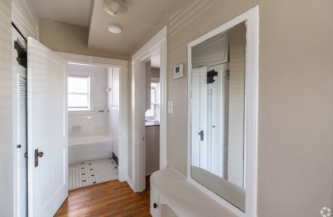 301-311 W Leuda St unit 301K, Fort Worth, TX 76104 - photo 2