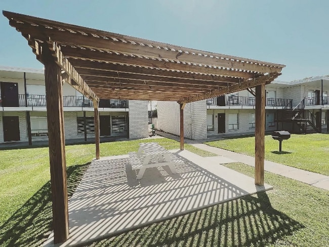 461 Eldon Dr unit 23, Corpus Christi, TX 78412 - photo 3