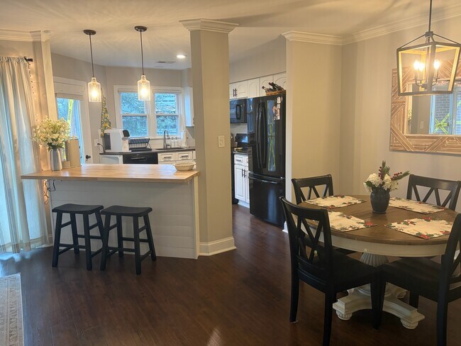 7602 Lakeside Village Dr unit C, Falls Church, VA 22042 - photo 3