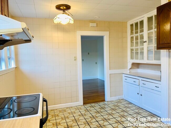 113 Lanark Rd unit 3, Brighton, MA 02135 - photo 6