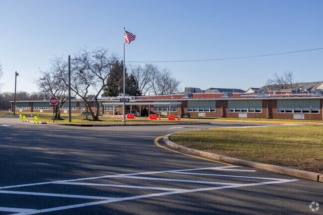 Teachers with 3 or more years experience at Dwight Eisenhower School number 94%.