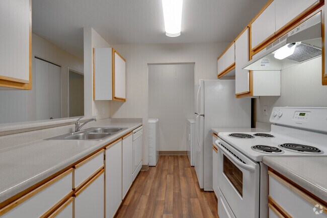 Westbury Apartments – Where Style, Comfort, and Convenience Meet, Beaverton, OR 97078 - photo 3