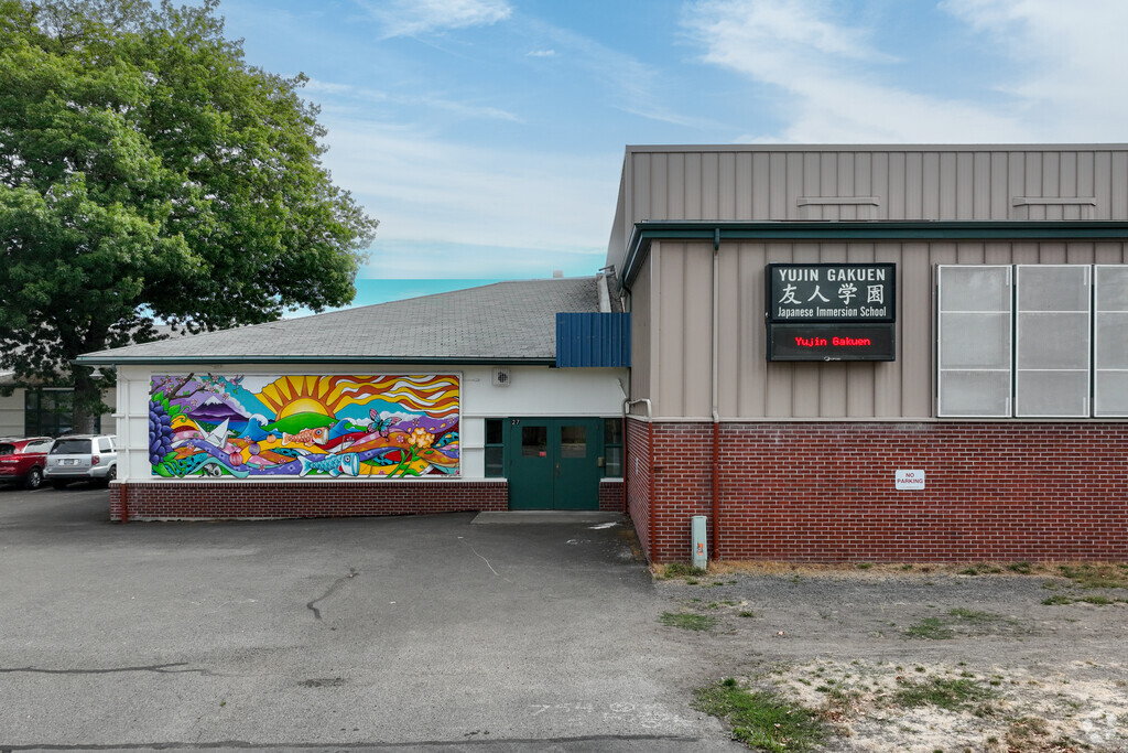 Yujin Gakuen Elementary is a Japanese immersion school on N Park Ave in Eugene.