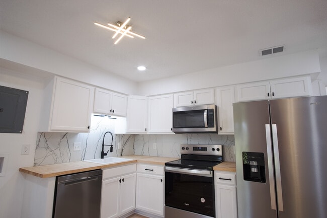 106 Woodhouse Ln unit D, Savannah, GA 31406 - photo 3