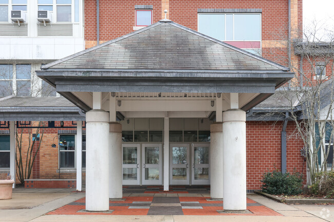 Pentucket Lake Elementary School provides a public education curriculum to its students.