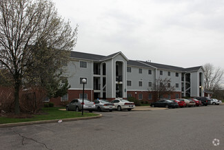 352-380 W Cedar St, Akron, OH 44307