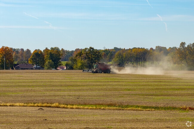 Mount Vernon’s open fields offer peaceful Ozarks scenery and a quiet rural lifestyle.