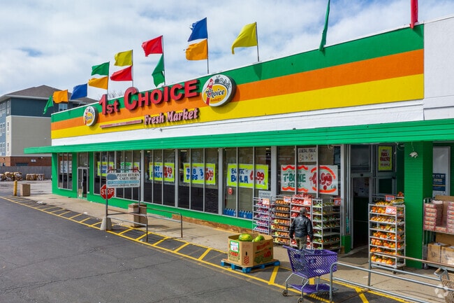 First choice market off Sohl Avenue In The Harrison Park Historic District of Hammond.