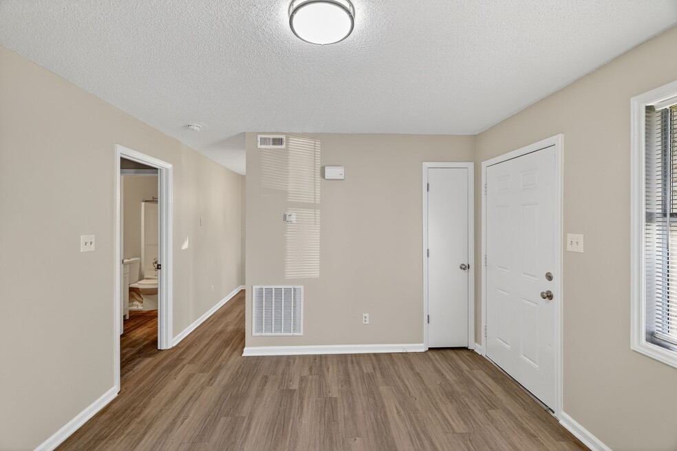 105 Bay Meadow Ct unit 105, Lexington, NC 27292 - photo 1