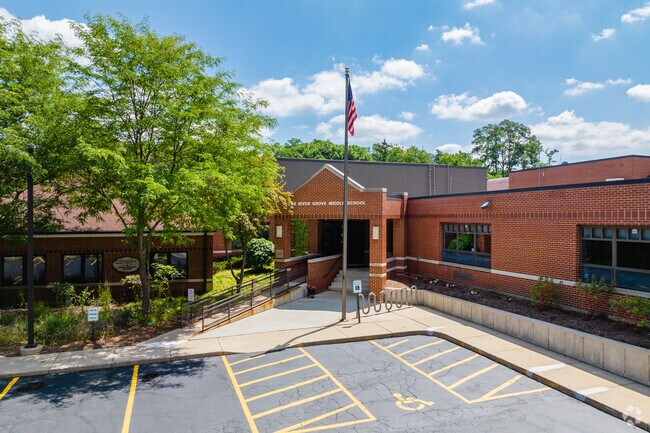 Fox River Grove Middle School is a well rated public school serving grades 5-8.