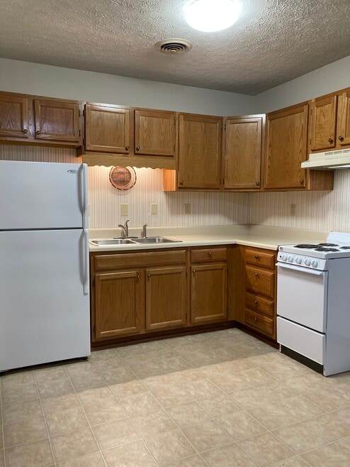 258 Blue Prince Rd unit 201, Bluefield, WV 24701 - photo 1