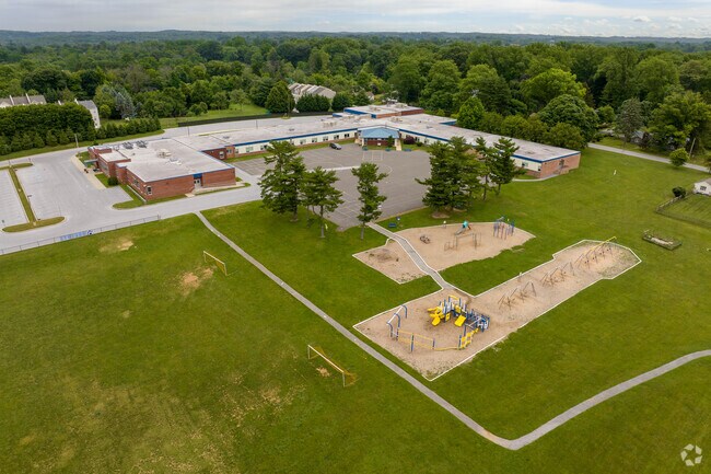 Fern Hill Elementary School is conveniently located just off Rt 202 in West Chester.