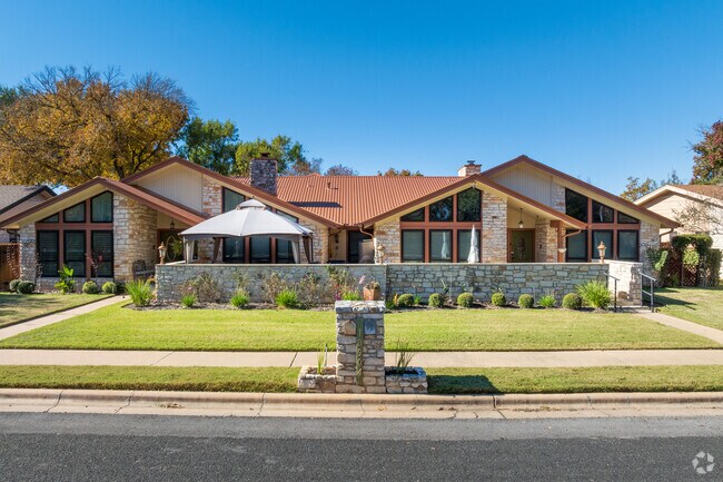 Onion Creek offers stylish condos for modern and convenient living.