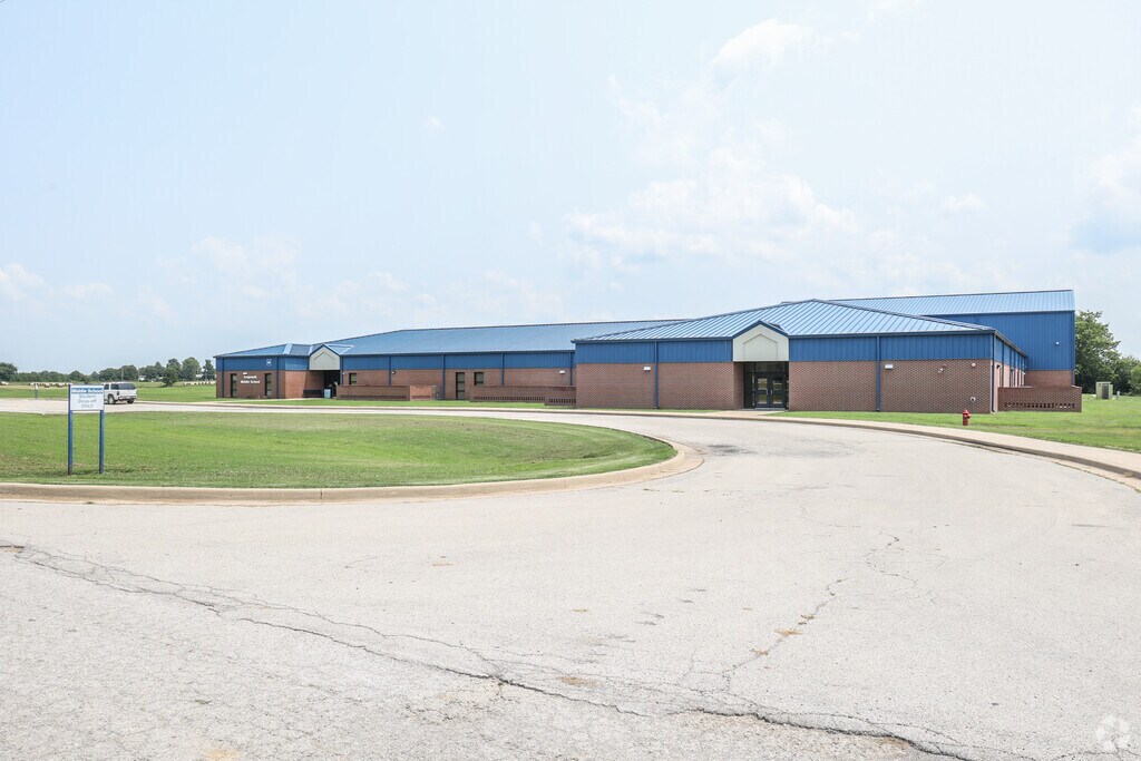 Sequoyah Middle School shares a campus with the Sequoyah Elementary and High Schools.