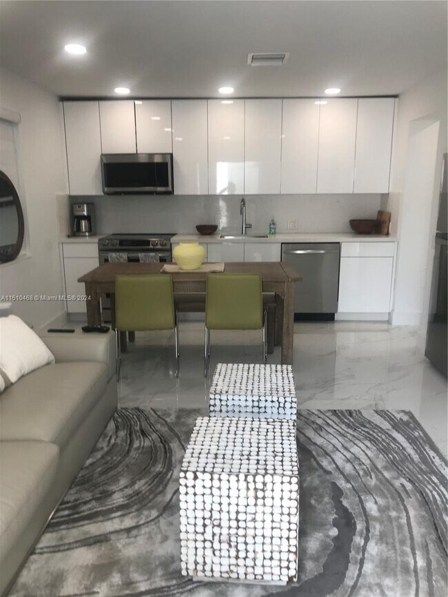 2880 Pine Tree Dr Unit 4, Miami Beach, FL 33140