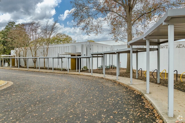 Kindezi Old 4th Ward has a student to teacher ratio of eight to one.