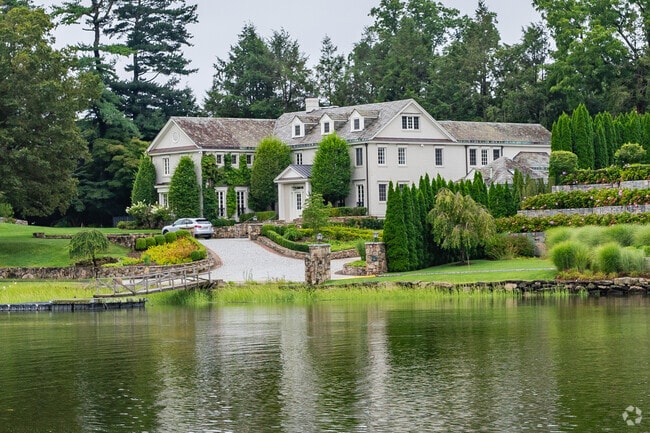 Back Country Greenwich is an affluent neighborhood.