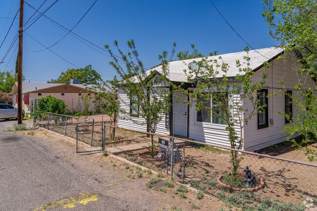 Older bungalow-style homes are scattered throughout Central Heights-Midland City, often positioned on deep lots with minimal fencing.