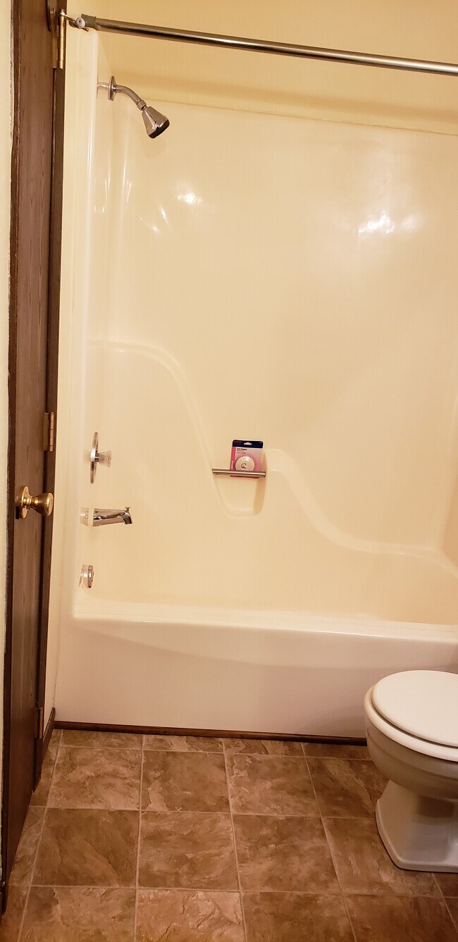 Windsor Crest Apartments, Davenport, IA 52807 - photo 6