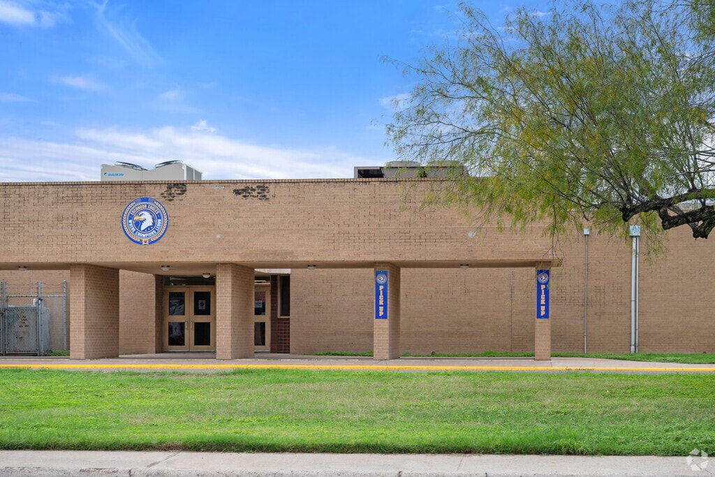 Escandon Elementary School is a STEM school, which serves students in grades PK - 5.