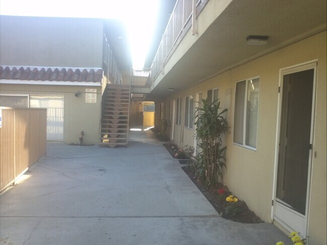 RAMONA, Hawthorne, CA 90250 - photo 7