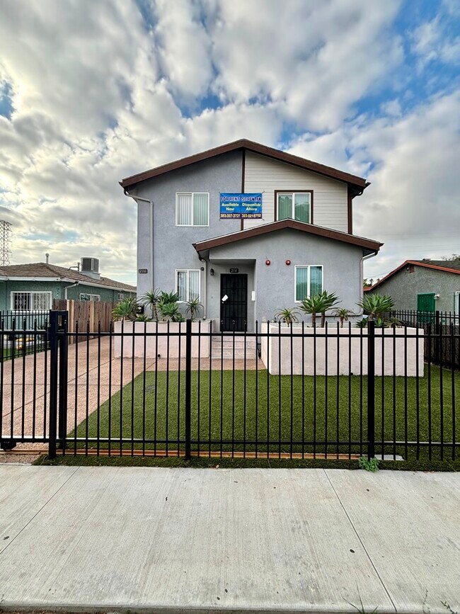 214 E 97th St, Los Angeles, CA 90003