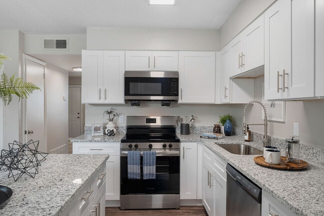 Blakely, Hattiesburg, MS 39401 - photo 2