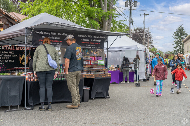 Snohomish Cascade residents go to Snohomish Farmers Market every Thursday starting in May.