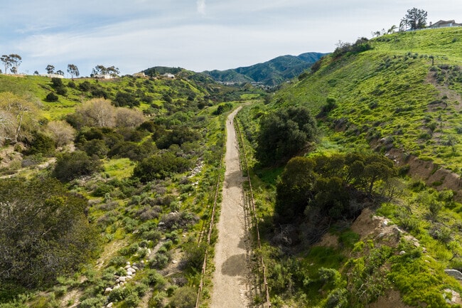 Fresno Trailhead is a popular hiking area in the Green River neighborhood in Corona, California.