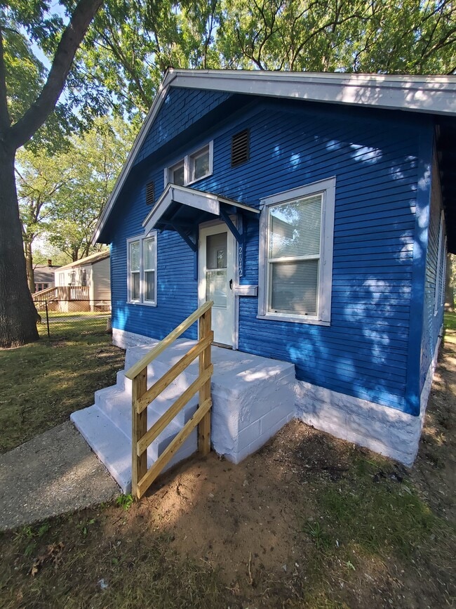 2642 Riordan St, Muskegon, MI 49444 - photo 2