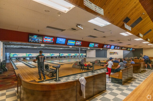 Rivercity Lanes offers entertainment near the West Prairie neighborhood.