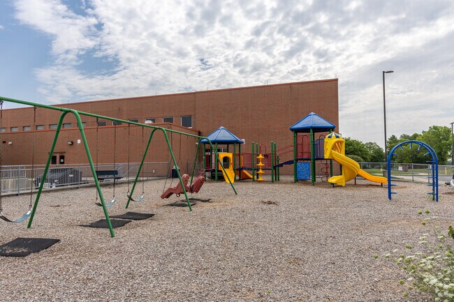 Virginia Stevenson Elementary School has a student to teacher ratio of 10 to 1.