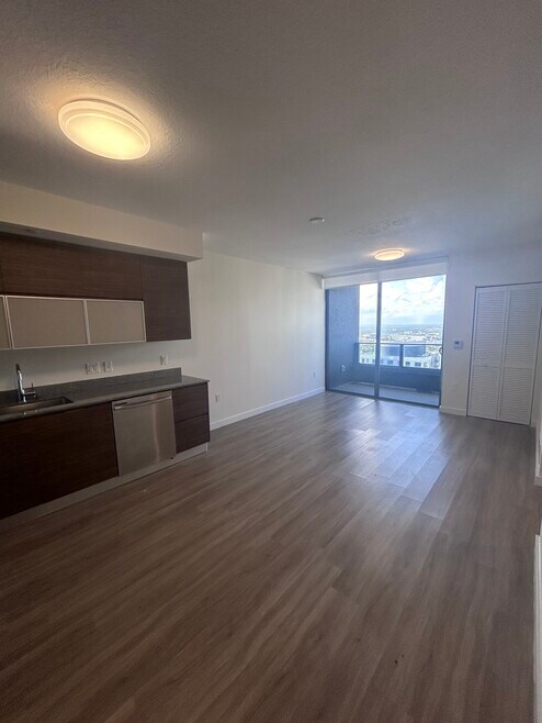 421 NW 6th St unit 1801, Miami, FL 33136 - photo 1