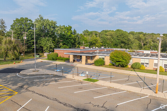 Ironia Elementary School has a score of B+ on Niche.