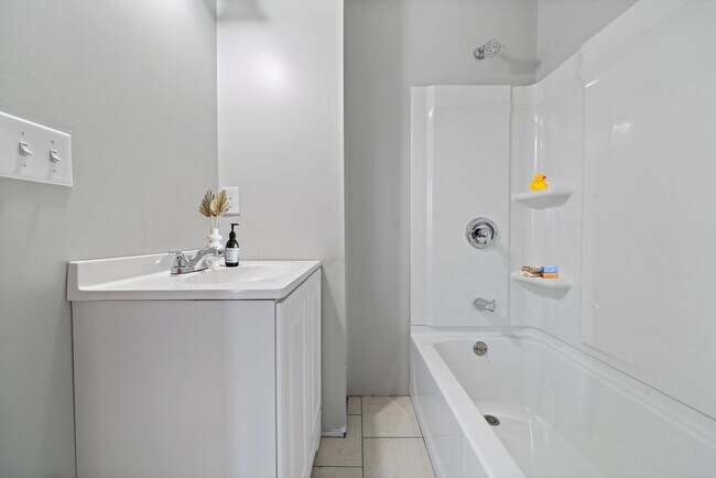 12 Shamrock St unit 3, Worcester, MA 01605 - photo 5