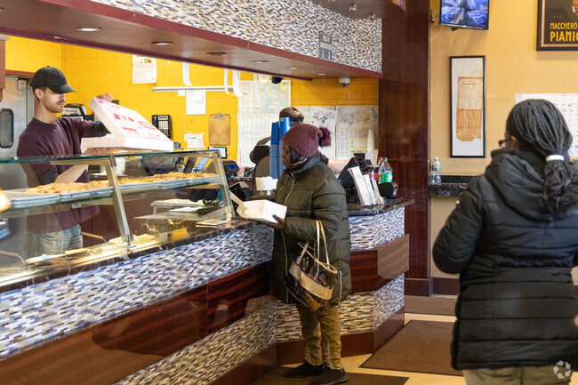 If you are looking for a great slice of pizza in Uniondale Napolini Express is your place.