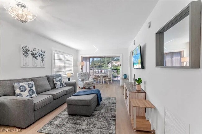 Living Room to Lanai