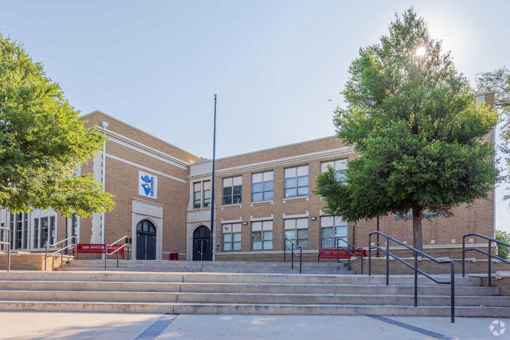 Kids are challenged to excel at Houston Middle School.