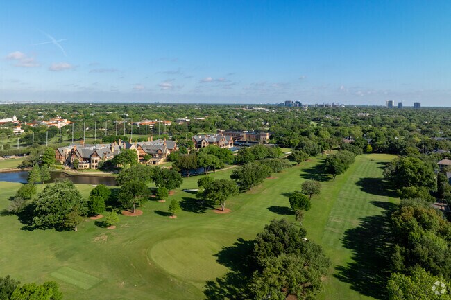 Dallas Country Club features a scenic 18-hole golf course in the heart of Highland Park.