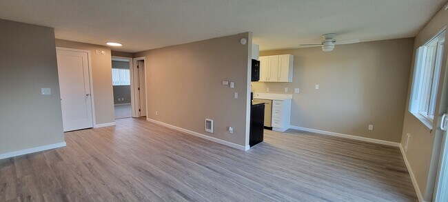 COURTYARD APTS-MUKILTEO, Mukilteo, WA 98275 - photo 4