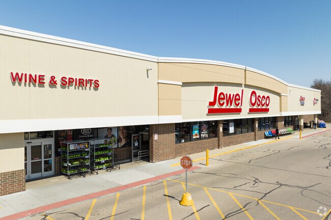Residents of Lakeland Park have easy access to everyday goods at Jewel Osco.