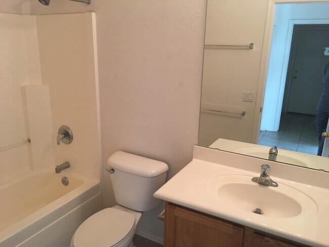 9128 W Berkeley Rd, Phoenix, AZ 85037 - photo 7